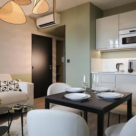 La Ponsin Aparthotel *